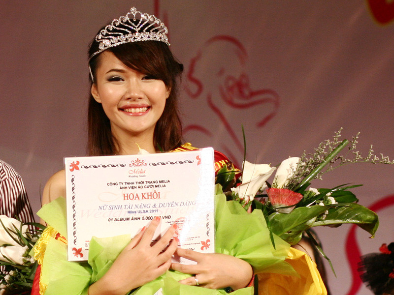 Thu Nga đoạt giải Hoa khôi Đại học Lao động Xã hội