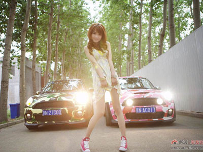 Cô nàng đáng yêu bên mini cooper