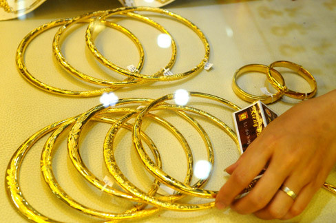 Giá vàng trong nước giảm tiếp 90.000 đồng mỗi lượng