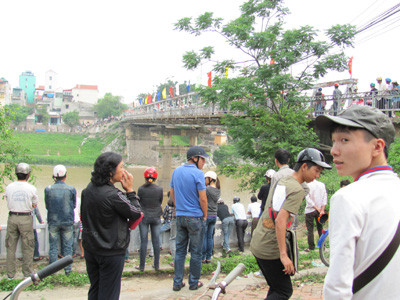 Nữ sinh lớp 11 nhảy cầu Kỳ Cùng