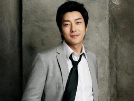 Nam ca sĩ Hàn Quốc treo cổ tự tử