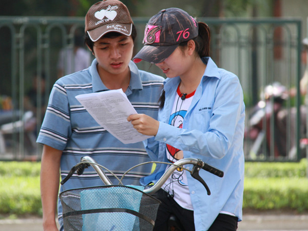 Bài giải môn thi Địa lý, Hóa học, Tiếng Anh