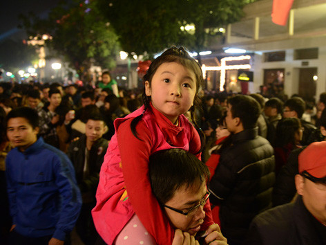 Người dân cả nước chào đón năm mới 2014