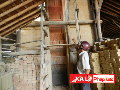 Chủ lò gạch tra tấn vợ thâu đêm rồi ép 'yêu