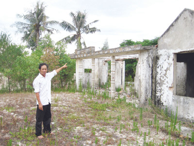 Cát biển 'nuốt' làng