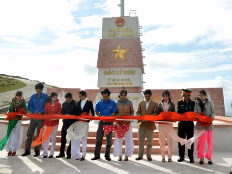 Lễ chào cờ đầu tiên