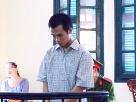 Nguyễn Hữu Dưỡng cúi mặt nhận tội