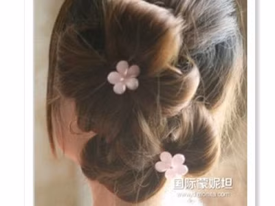 Tóc búi hình bông hoa cho nàng điệu đà