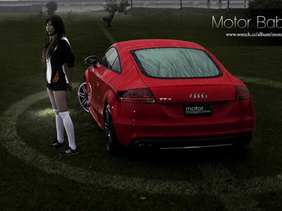 Em khỏe khoắn bên xế thể thao