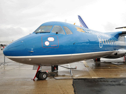 HY HỮU: Máy bay ATR 72 của Vietnam Airlines bị rơi lốp