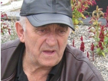 Chồng khắc 'vùng kín' của vợ lên mộ