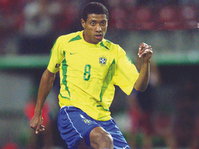 Cựu cầu thủ Man United muốn tới V-League chơi bóng