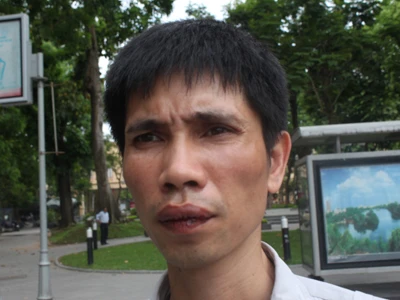 Khách đánh phụ xe buýt chảy máu miệng