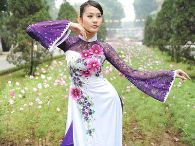 Người đẹp rực rỡ với lễ hội phố hoa