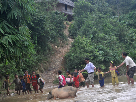 Con chữ oằn trĩu rẻo cao