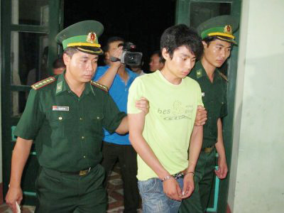 Nhiều thanh thiếu niên không hiểu pháp luật, đến khi gây án mới giật mình biết sợ, nhưng đã muộn (Trong ảnh: Sát nhân Lê Văn Luyện bị bắt)