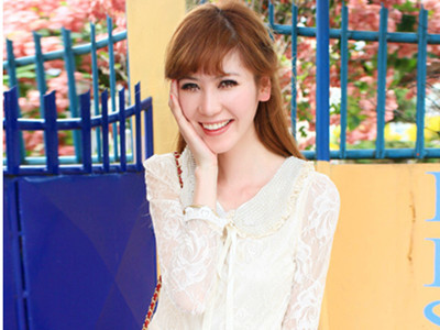 Tinh khôi váy trắng chào hè