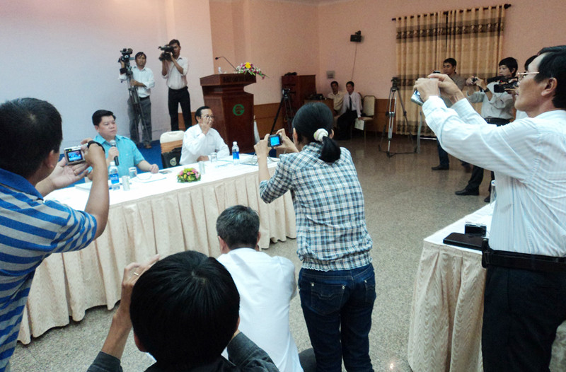 Chồng bà Diệu Hiền công bố thông tin trên và cho biết bà xuất ngoại để chữa bệnh ung thư