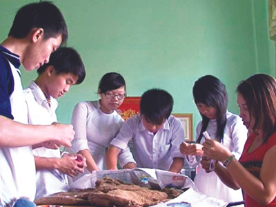 Học sinh sinh hoạt theo giáo trình giới tính Ảnh: Nguyễn Huy