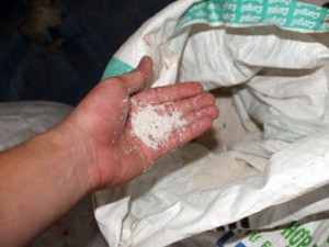 Phân bón giả: Nông dân hoang mang, bộ ngành lúng túng