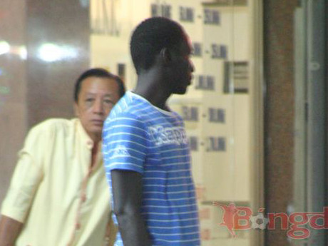 Hình ảnh những ông Tây thất nghiệp vì vỡ mộng với bóng đá Việt Nam đang nhan nhản