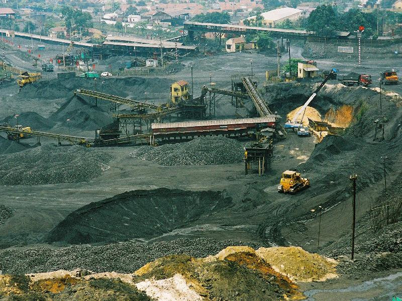 Khai thác than tại Quảng Ninh Ảnh: Hồng Vĩnh