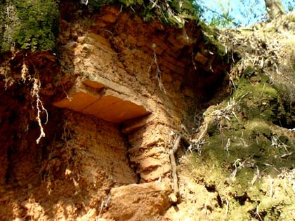 Kỳ bí những căn hầm chứa ngập báu vật