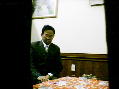 Nhân vật thứ ba trên sới bạc được bạn đọc cho rằng đó là ông Phan Tiến Ngà - Phó GĐ Sở Công Thương Quảng Bình