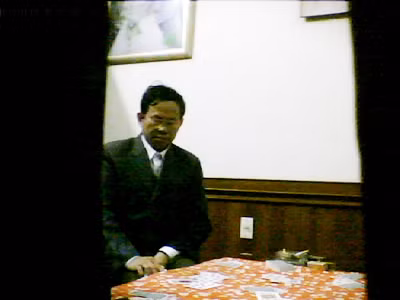 Nhân vật thứ ba trên sới bạc được bạn đọc cho rằng đó là ông Phan Tiến Ngà - Phó GĐ Sở Công Thương Quảng Bình