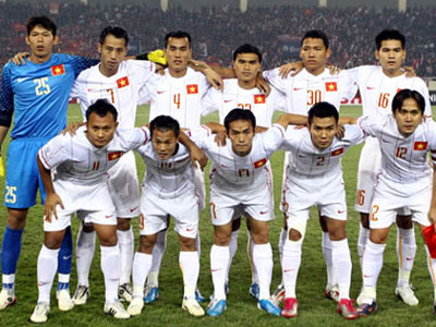 Tuyển Việt Nam đổi áo cầu may