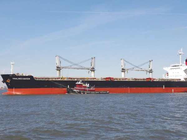 Tàu Vinalines Queen khó rơi vào khu quân sự