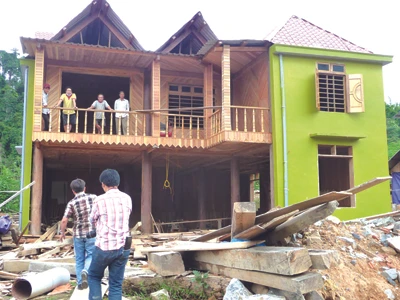 Đua nhau dựng nhà tiền tỷ giữa rừng