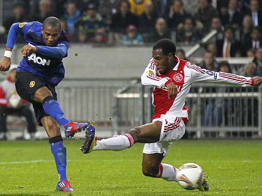 Thắng dễ Ajax, M.U rộng cửa đi tiếp