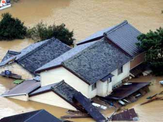 Mưa lớn ở Nhật Bản, 7.000 dân sơ tán