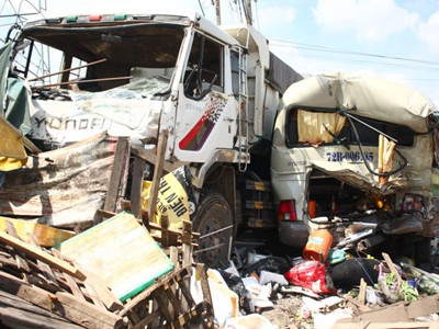 Clip: Lời kể phút kinh hoàng xe ben tông xe khách