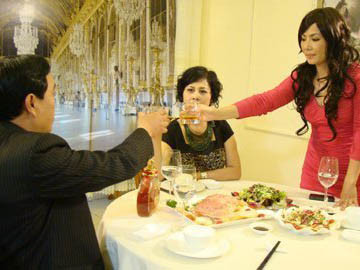 Chủ tịch tỉnh sa ngã lên phim