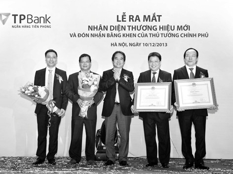 Tái cơ cấu Đỏ da thắm thịt?