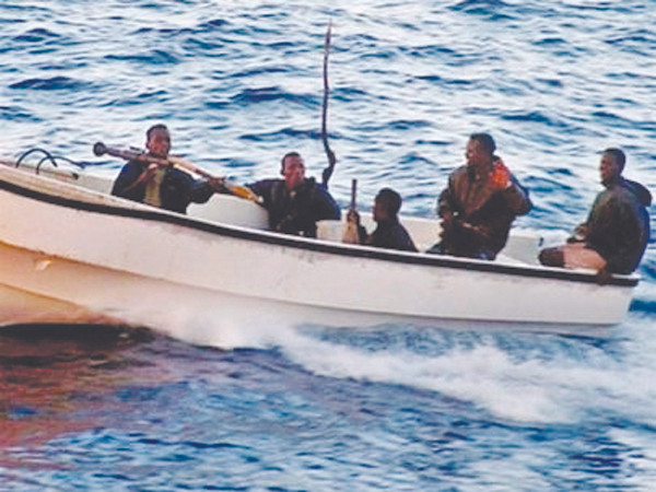 Cướp biển Somalia đe dọa tính mạng 12 người Việt