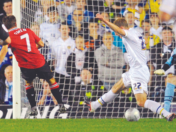 Arsenal ngược dòng, M.U thong dong