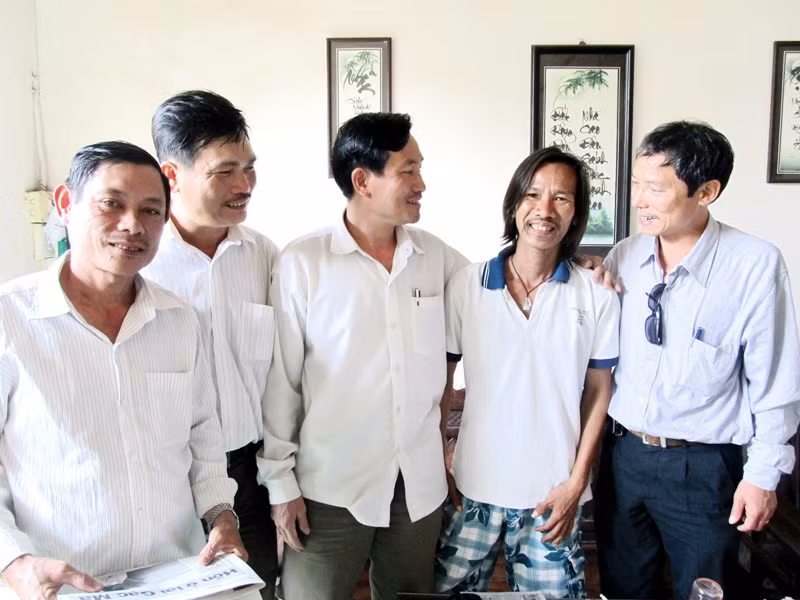 Đồng đội năm xưa hội ngộ ở nhà anh Đức Ảnh: Nam Cường