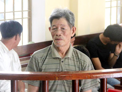 Cụ ông 70 tuổi hại đời nữ sinh lớp chín