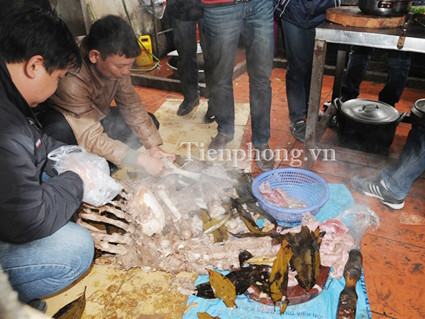 Nổ nồi nấu cao ngựa bạch, hai người thương vong