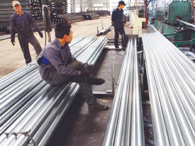 Sản xuất thép trong khu công nghiệp Hòa Phát, Hưng Yên