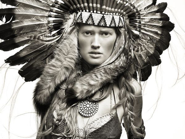 Siêu mẫu 9X đẹp hoang dại trên Vogue