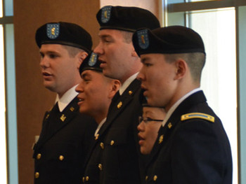 Cô gái gốc Việt chỉ huy đơn vị quân đội ở Mỹ