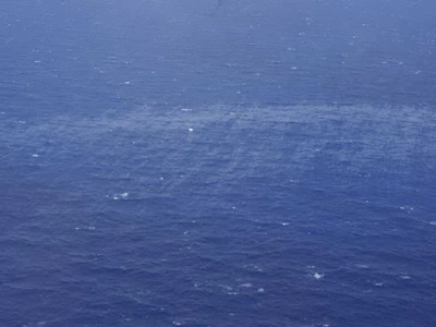 Sau ba giờ tìm tàu mất tích, vẫn chỉ thấy dầu loang