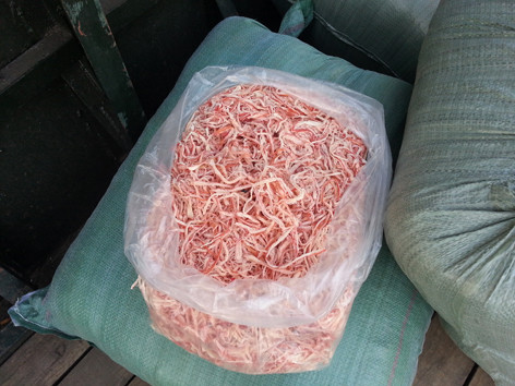 Thu giữ gần một tấn mực khô nghi làm từ nhựa, cao su