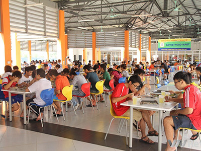 SV khó khăn được nhận những suất ăn miễn phí do Đoàn ĐHQG TPHCM tổ chức