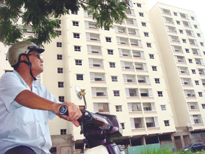 Ông Dương Sanh (70 tuổi) nói: “Dự án chung cư Tân Mỹ lình xình hoài không xong”. Ảnh: Đại Dương