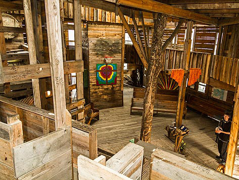 Dựng nhà bằng gỗ tái chế cao nhất thế giới